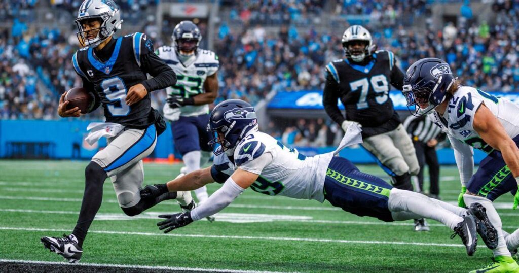 Panteras y Bucaneros luchan por el título de la NFC Sur en un enfrentamiento de equipos en direcciones opuestas