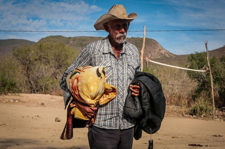 SEBIDES continúa brindando ayuda invernal a las comunidades serranas de El Fuerte