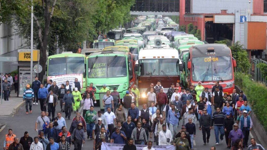 Transportistas anuncian megabloqueo en Ciudad de México este martes 13 de enero