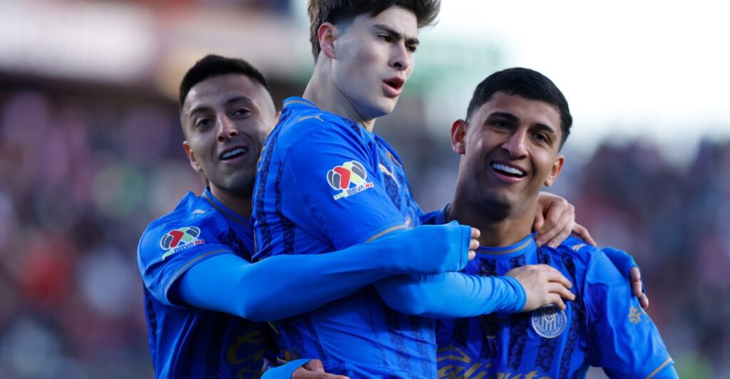 Chivas se mantiene en la cima de la Liga MX tras vencer a Atlético San Luis