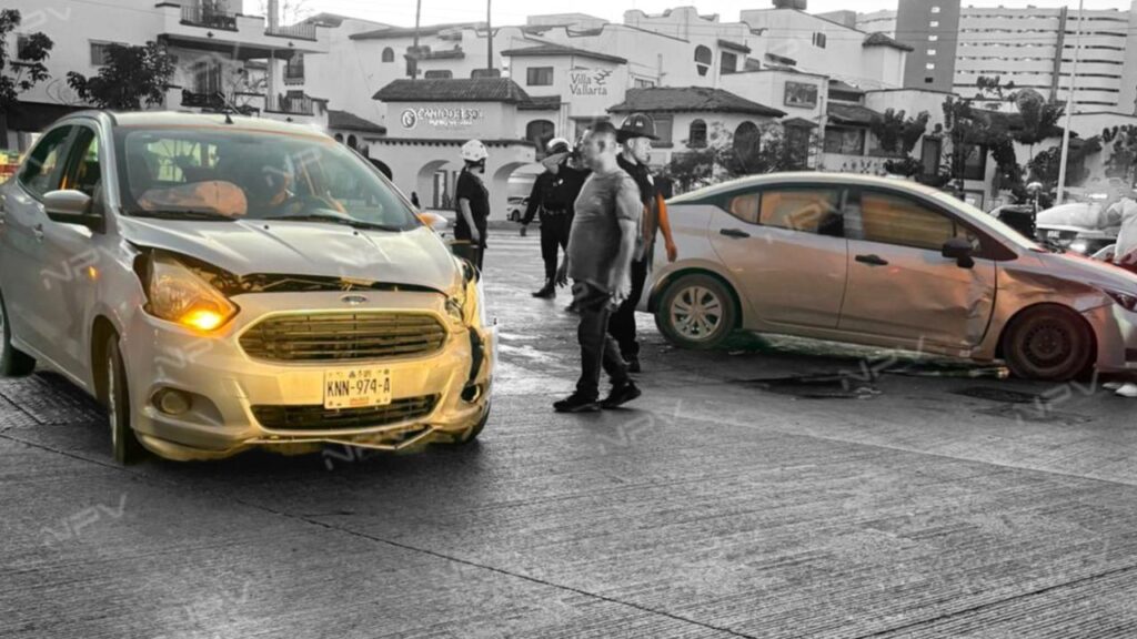 Impactante colisión cerca de la tienda Coppel Las Palmas