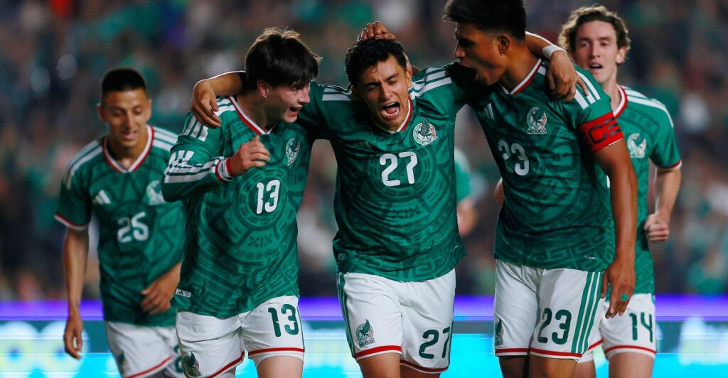 México avanza con facilidad ante Islandia con una victoria 4-0 en la preparación para la Copa del Mundo