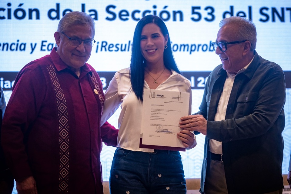 Rubén Rocha Moya otorga 1,058 beneficios a miembros del SNTE 53 y garantiza estabilidad laboral