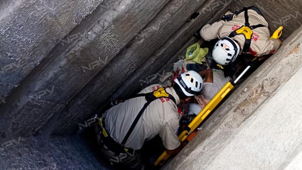 Trágico incidente: hombre cae en una tumba del panteón de Guadalajara