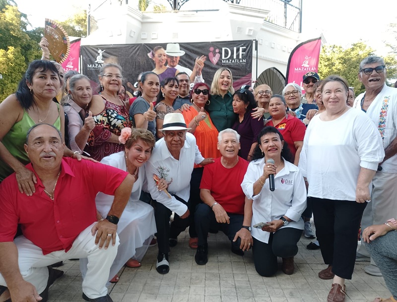 Estrella Palacios trae su magia al danzón y llena de felicidad la Plazuela Zaragoza