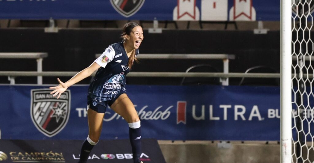 Nina Nicosia: Cómo un nuevo par de tacos reavivó su carrera de fútbol y la llevó a hacer historia con Pachuca Femenil