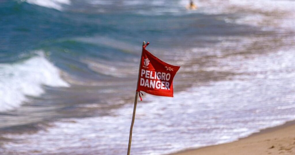 Alerta de mar de fondo en Sinaloa: ¡Precaución si planeas bañarte en la playa hoy!