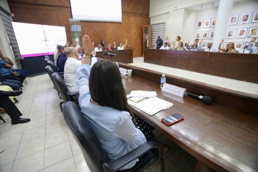 Aprobado por el Cabildo de Mazatlán: Homenaje a 3 maestros distinguidos en el Monumento al Mérito Docente