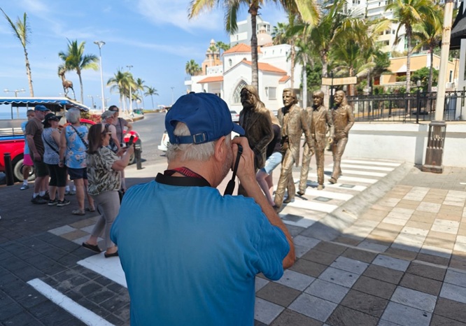 Comienzan con energía los turistas de cruceros la Semana Santa en Mazatlán