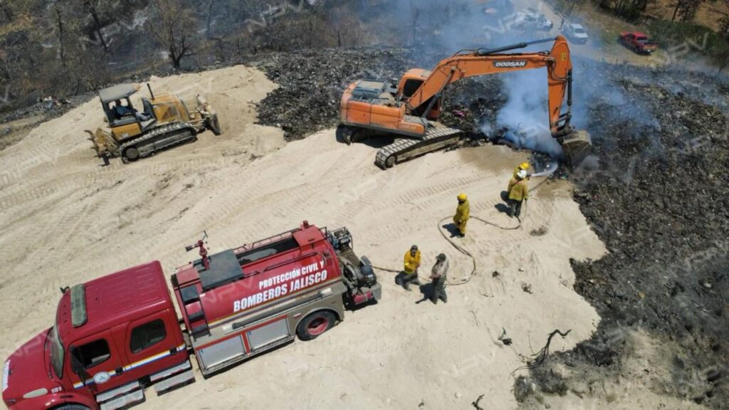Controlan incendio en vertedero de Cabo Corrientes después de intensa batalla durante 60 horas