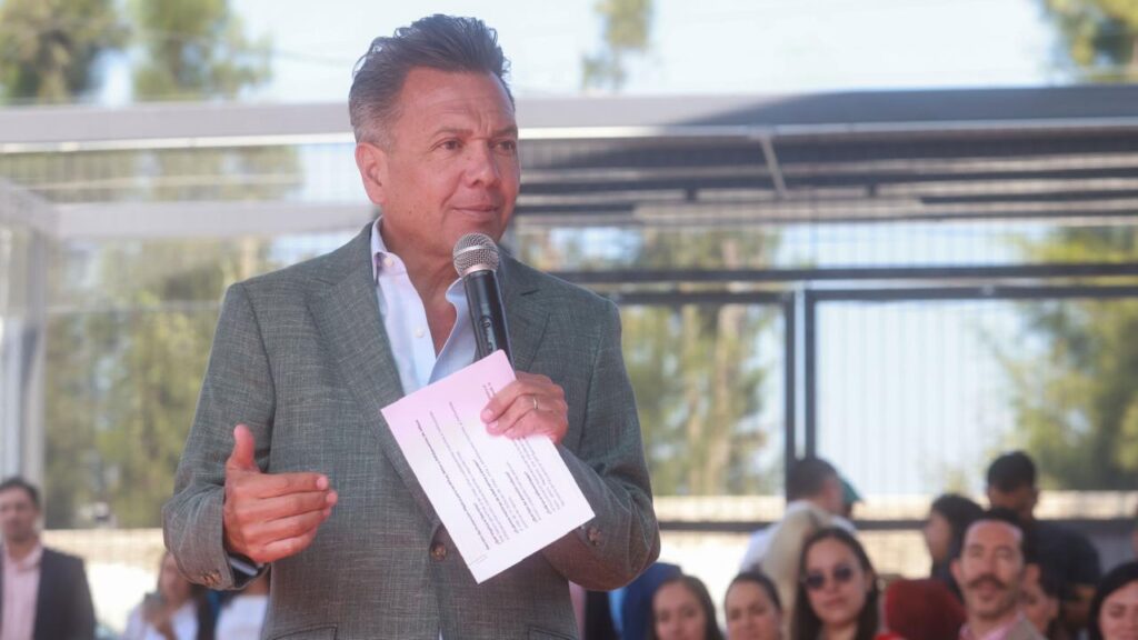 Hitórico: Lemus rubrica decreto para brindar salud universal y gratuita a los niños de Jalisco.