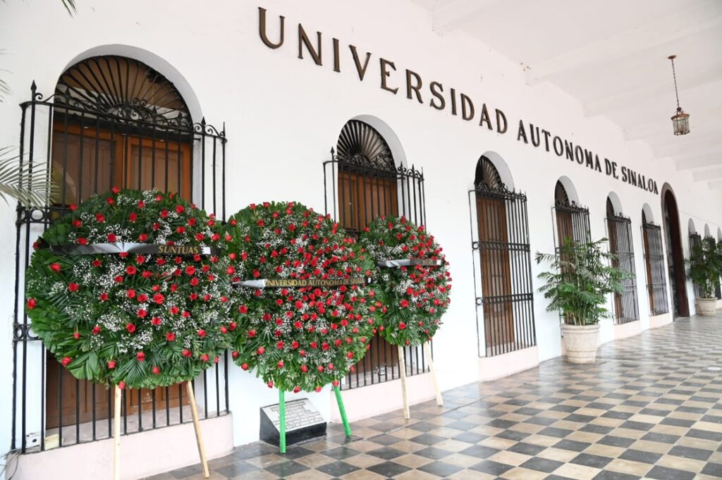La UAS honra a sus héroes y defiende su autonomía universitaria
