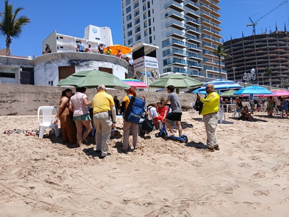 Protocolos activados por salvavidas para ayudar a niños afectados por quemaduras en Mazatlán